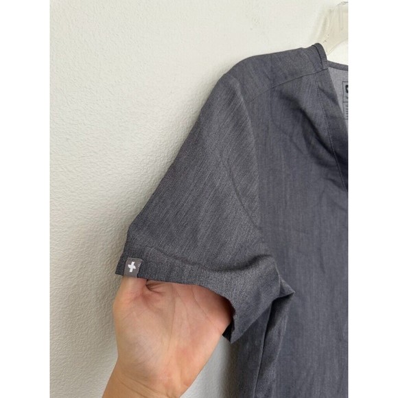 FIGS Casma Three-Pocket Scrub Top Gray V-Neck Size Medium Women's FW1100 - Picture 4 of 10
